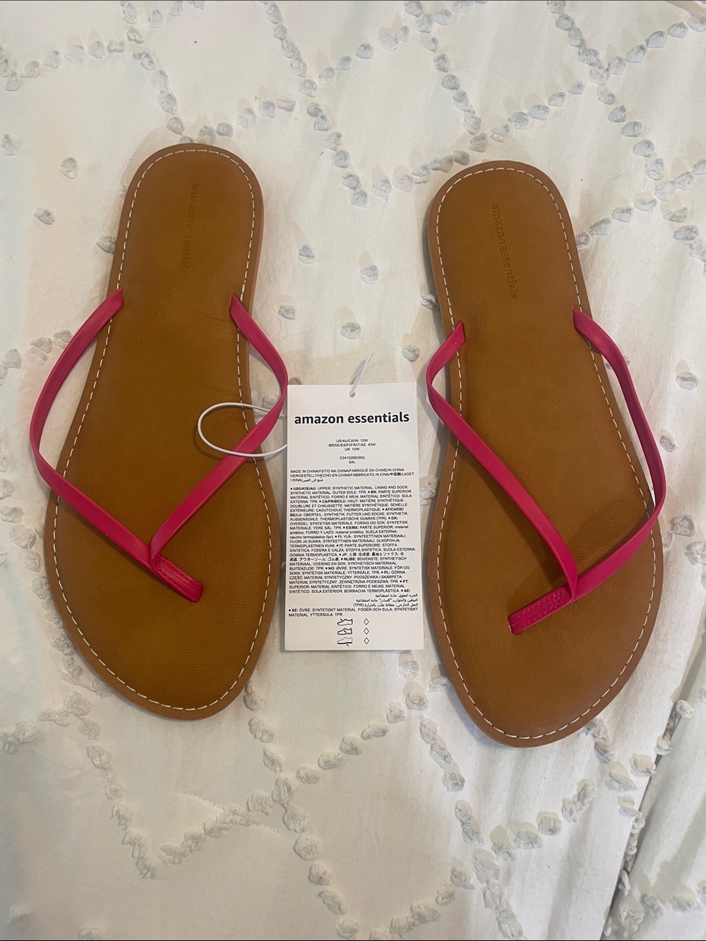 Amazon Essentials Women's Fuchsia Strap Flip Flop Sandals nwt